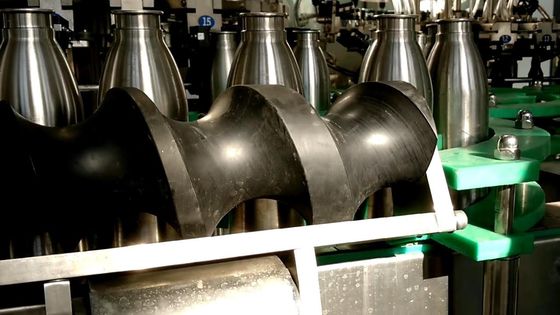 Drinking Water / Carbonated Beverage Filling Machine , Rotary Water Bottling Plant