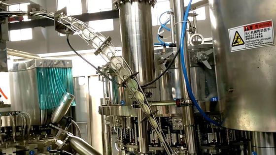 Drinking Water / Carbonated Beverage Filling Machine , Rotary Water Bottling Plant