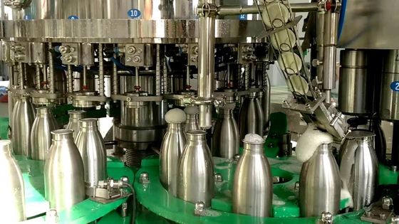Drinking Water / Carbonated Beverage Filling Machine , Rotary Water Bottling Plant